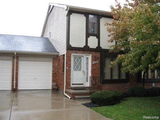 Building Photo - 205 Pineview Ct