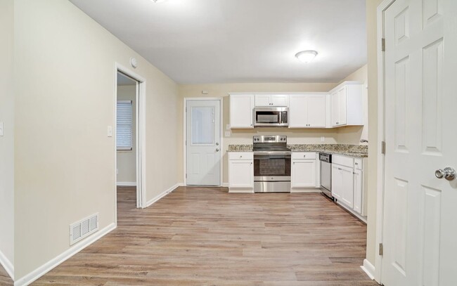 Photo - 2138 Springdale Rd SW