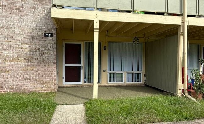 Building Photo - 7111 Donnell Pl