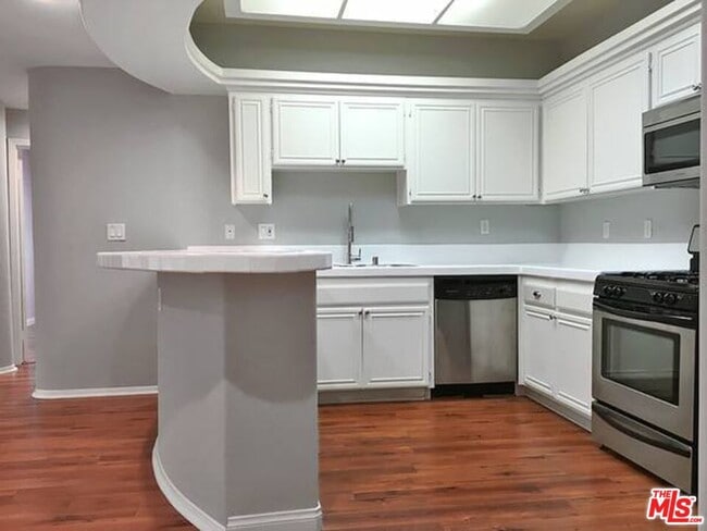 Photo - 12712 Moorpark St Unit 204