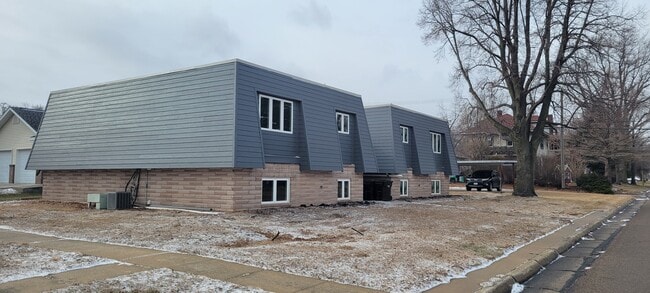 Updated Exterior - 704 S 3rd St Unit 4