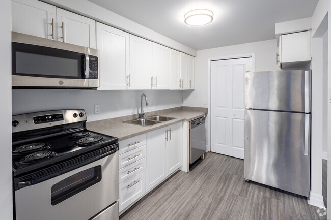 2 BR, 1 BA - 847 SF