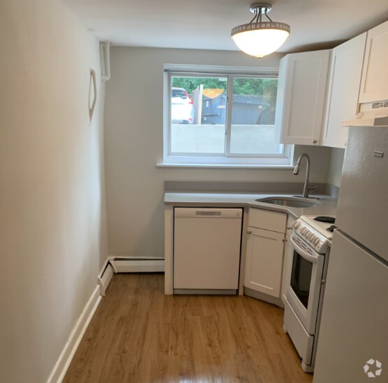 Building Photo - 63 Selkirk Rd Unit 1 Rental
