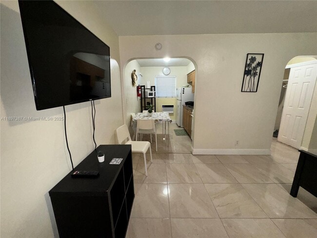 Photo - 2305 Monroe St Unidad 4