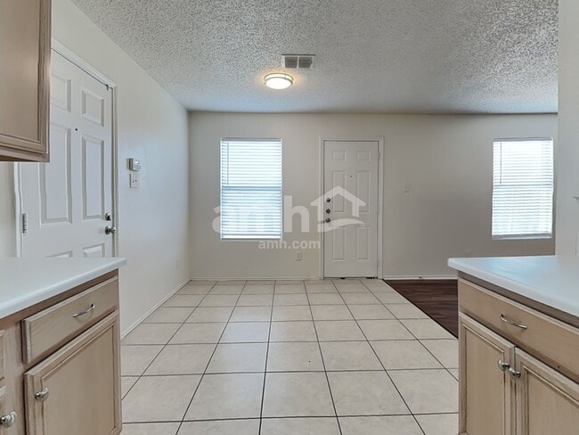Photo - 1528 Englewood Dr