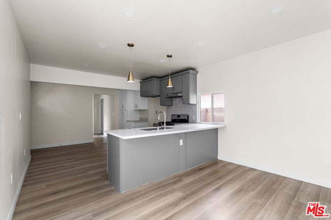 Photo - 11243 Hulme Ave