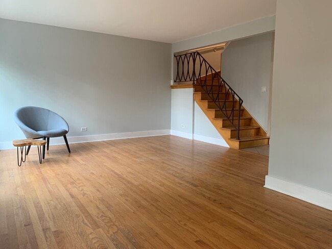 Photo - 811 Hibbard Rd