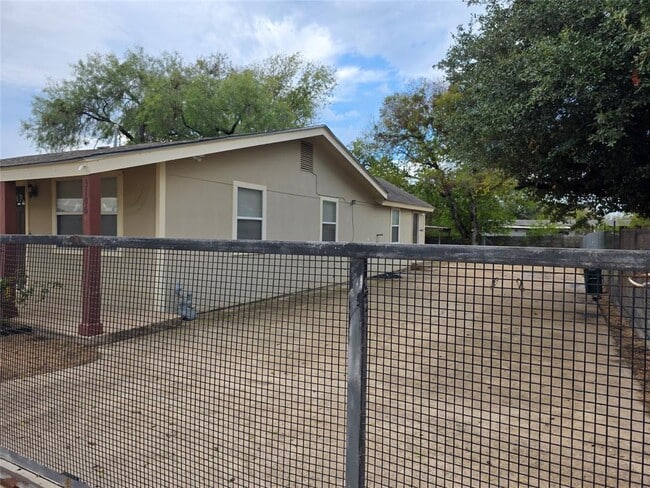 Photo - 3106 Fallwell Ln