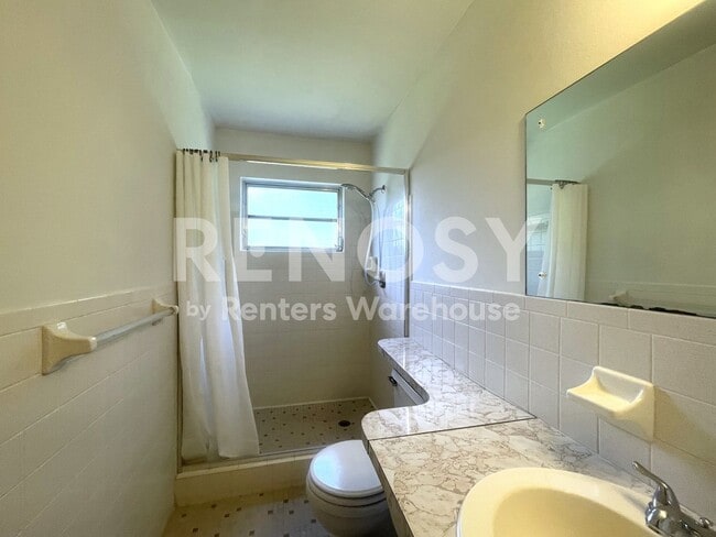 Building Photo - Clearwater Condo 2/2 Top of The World!