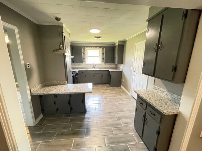 Photo - 110 N Carter St