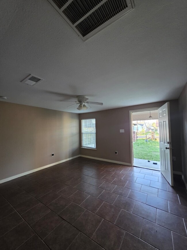 Photo - 1720 Roxella St