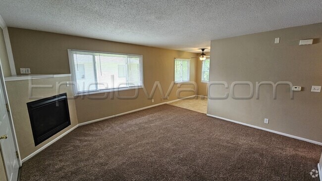 Building Photo - 1209 O Ave Pl NE Rental