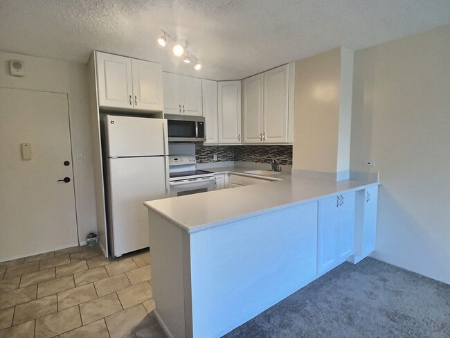 Photo - Cute 1 bedroom 1 bath with parking Unit Makini 604