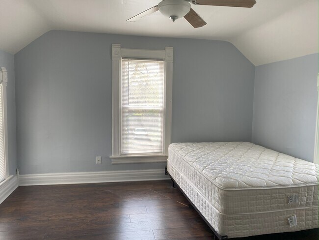 Photo - 412 W Washington St