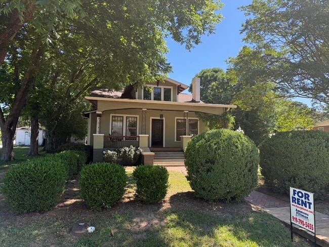 Building Photo - Single Family Home w/ 2 Bedroom, 1 Bath at the fairgrounds!