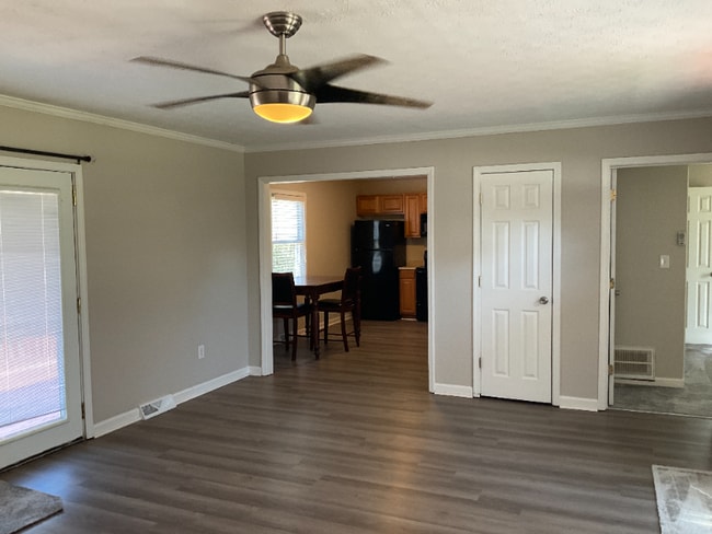 Photo - 220 Larchwood Dr