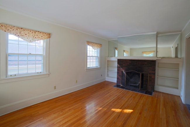 Living Room - 1849 Saint Clair Ave Unit St Thomas MacGrove Duplex