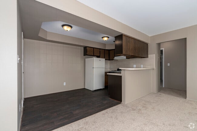 Standard 1BR, 1BA - 900SF - Kitchen/Dining Room