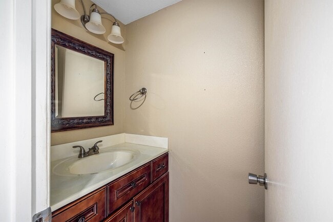 Building Photo - 525 11th St Unit 8