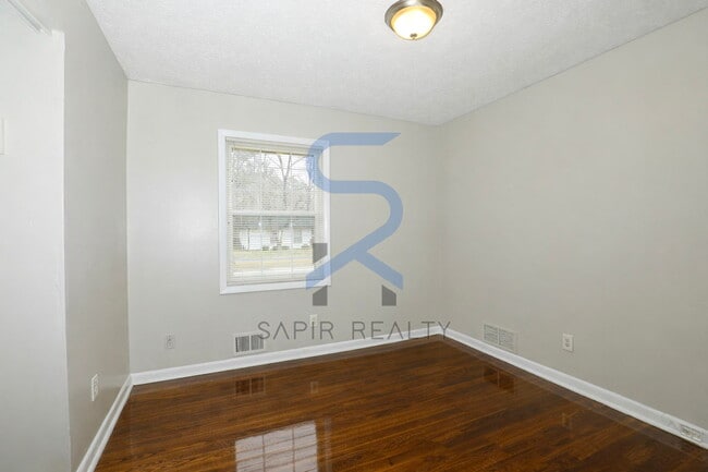 Photo - Timeless Ranch Charm in a Vibrant, Peaceful Corner of South River Gardens