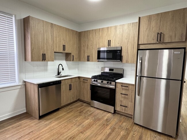 Photo - 2156 W Arthur Ave