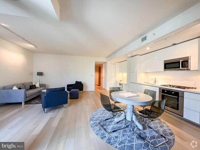 Building Photo - 925 H St NW Unit 403 Rental