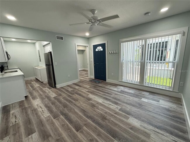 201 Medallion Blvd Unidad D