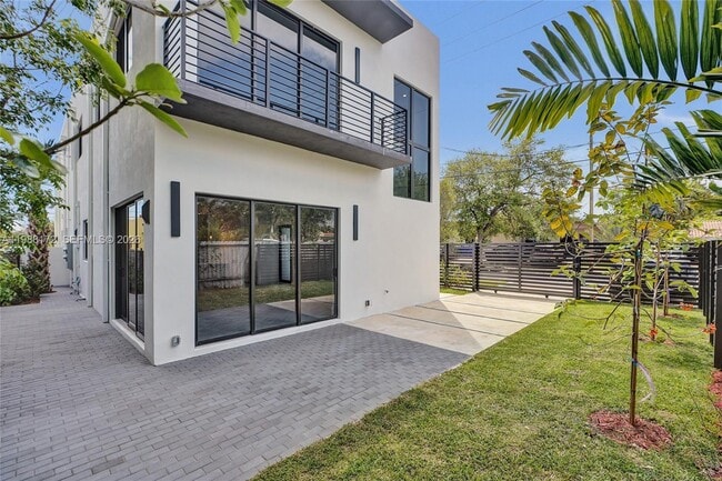 Photo - 2421 SW 16th Ter