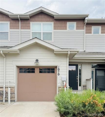 Building Photo - 1070 Oak Cir