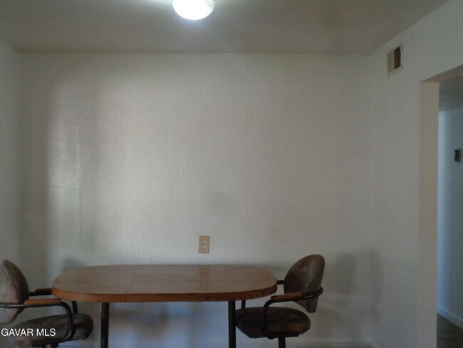 Photo - 15950 Lawrence Dr