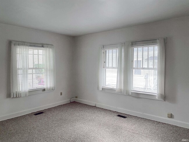 Photo - 717 E 2nd St