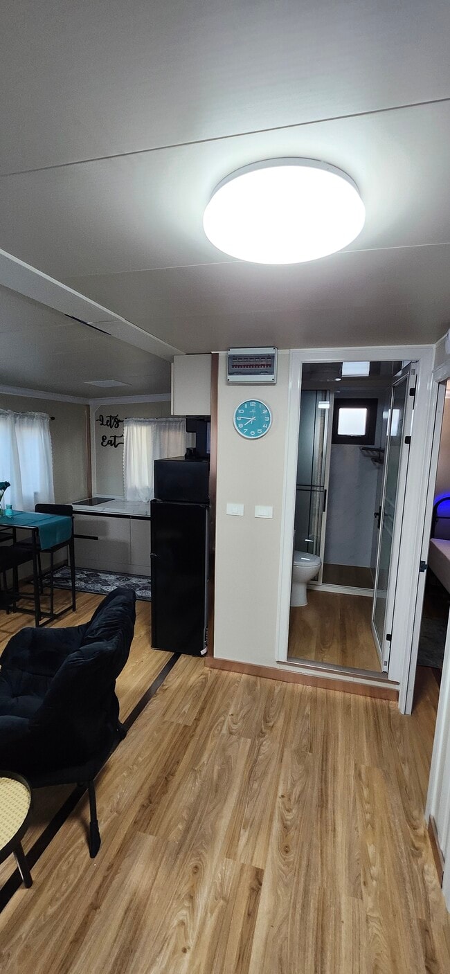 Entry - 205 E Nakoma Unit Suite Petite  "A"