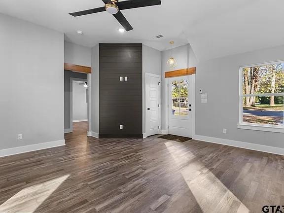 Photo - 1204 Poplar St