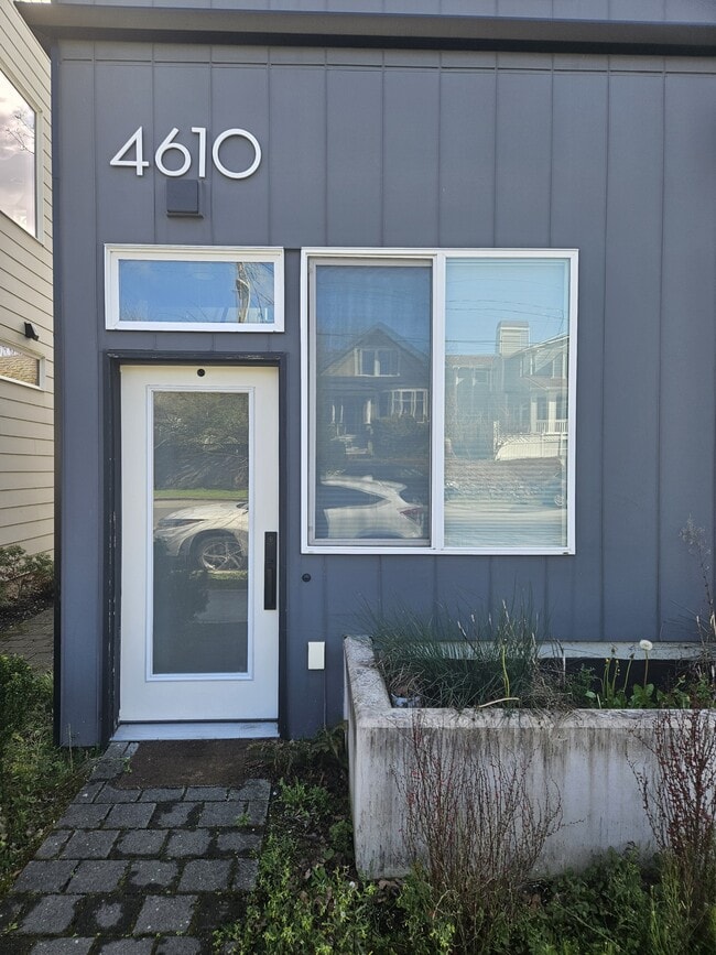 Photo - 4610 Woodland Park Ave N