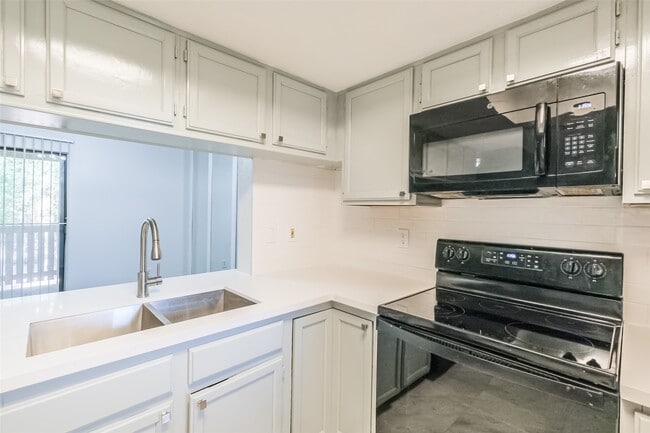 Building Photo - 14911 Wunderlich Dr Unit 2302