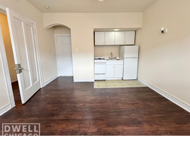 Building Photo - 6900 N Lakewood Ave Unit S