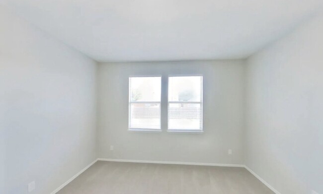 Photo - Inviting 3-Bedroom Home with Lush Garden & Natural Light