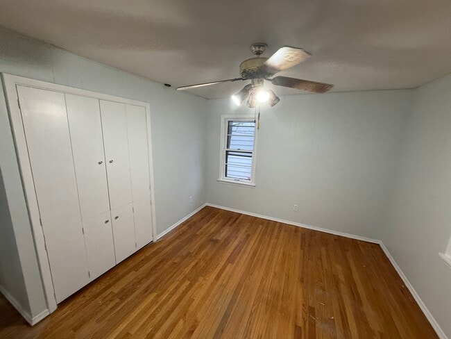 bedroom 1 - 4185 Eastway Rd