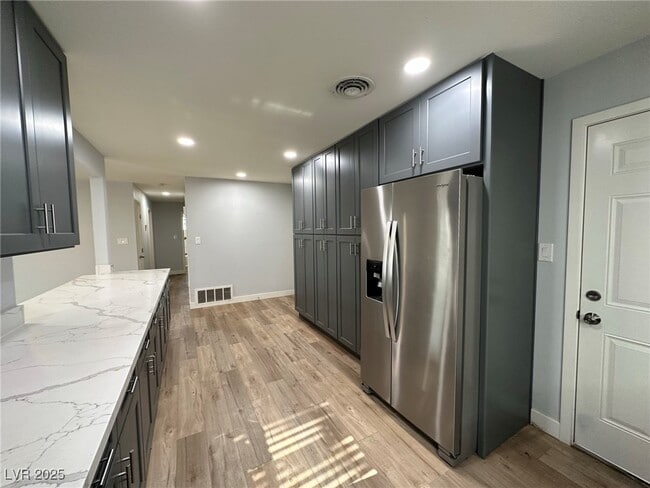 Photo - 5233 Lytton Ave