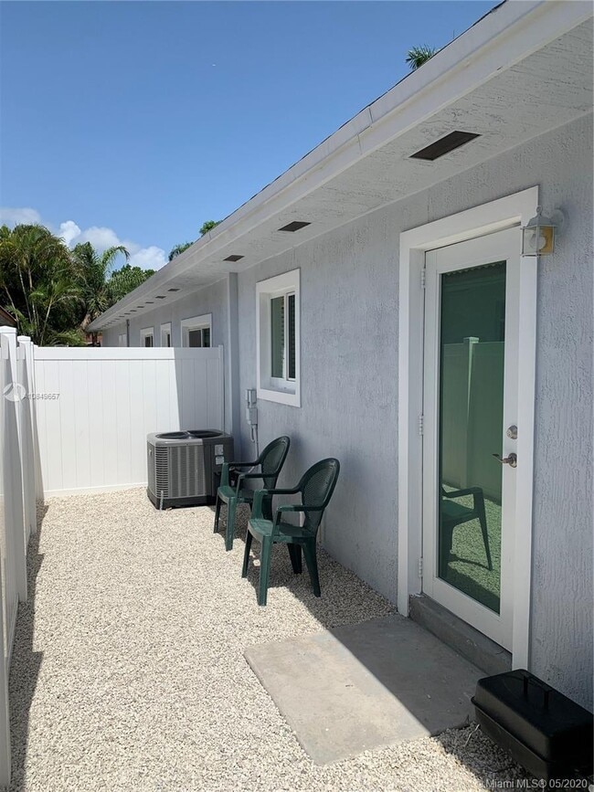 Patio privado - 2852 SW 36th Ave