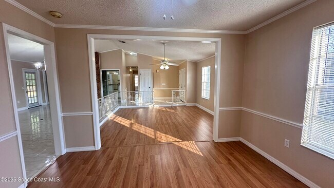 Photo - 301 Nesbitt St