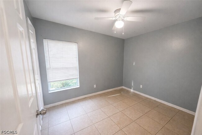 Photo - 609-611 Hawthorne Ave S