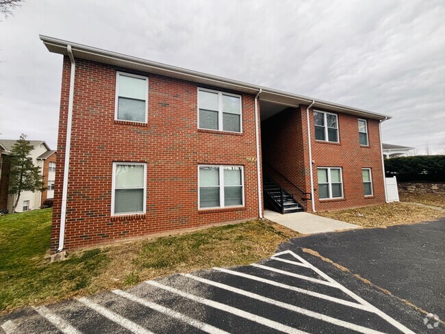 Building Photo - 1 Bedroom, 1 Bath Apartment Unit 100