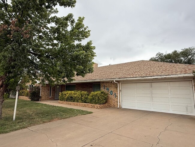 Photo - 3 Bed 3 Bath spacious home, with extra craft room, Lovely Backyard