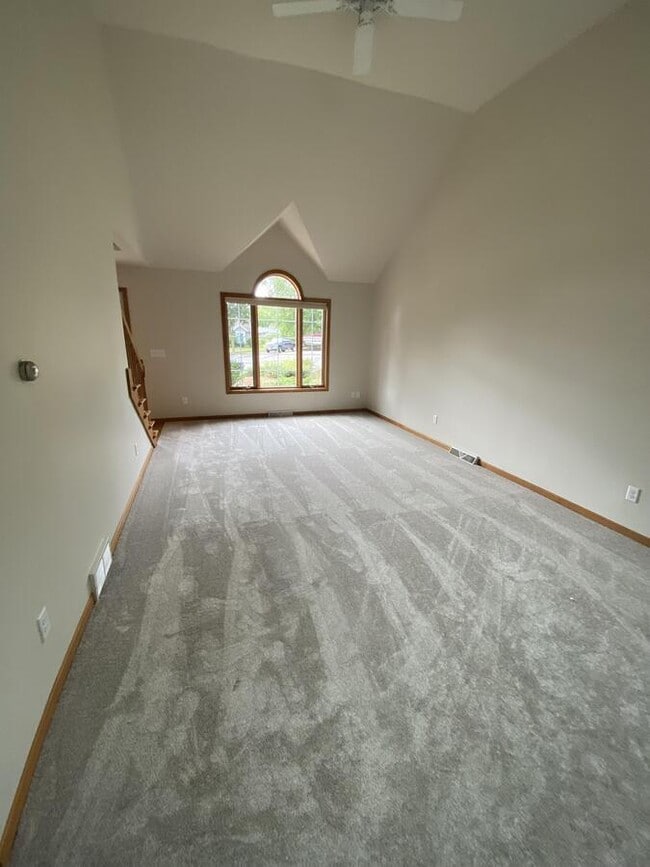 Photo - 636 W Briarknoll Ct