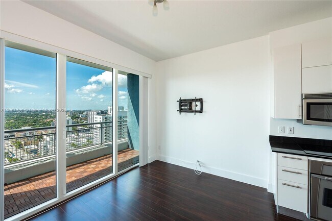Photo - 60 SW 13th St Unidad 2017