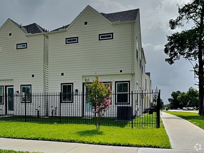 Building Photo - 9902 Clark Rd Rental