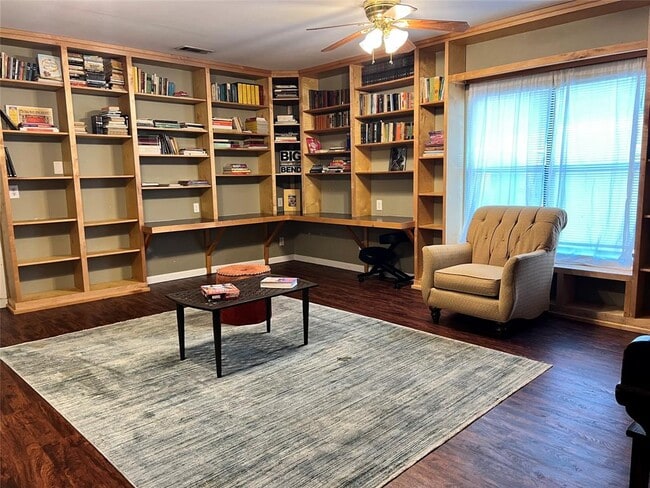 Photo - 209 Oak Crest Ln