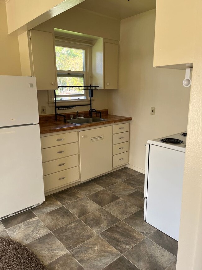 Photo - 1 bed / 1 bath apartment