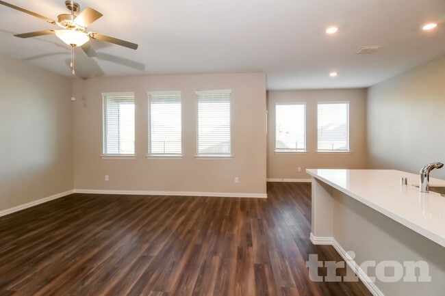 Photo - 780 Evergreen St